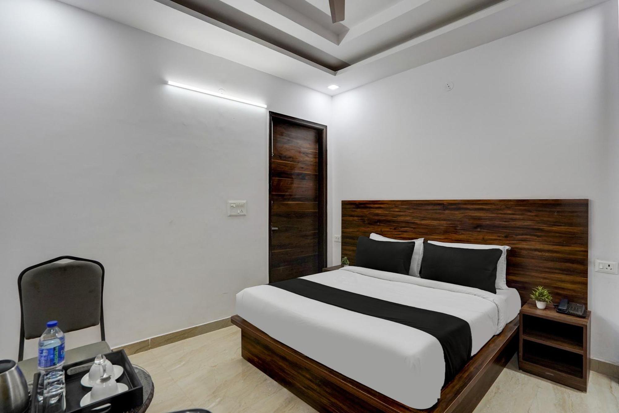 Townhouse Cloud Bay Hotel Gurgáon Kültér fotó
