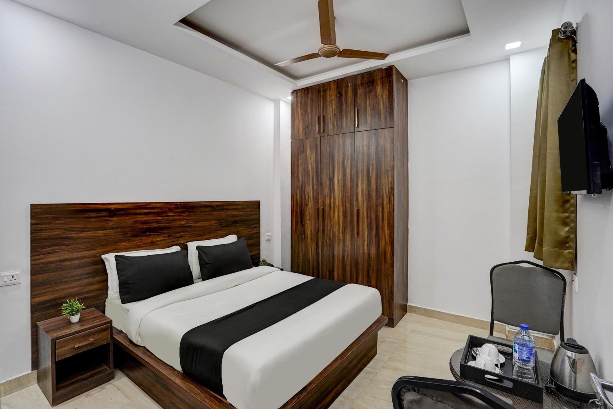 Townhouse Cloud Bay Hotel Gurgáon Kültér fotó