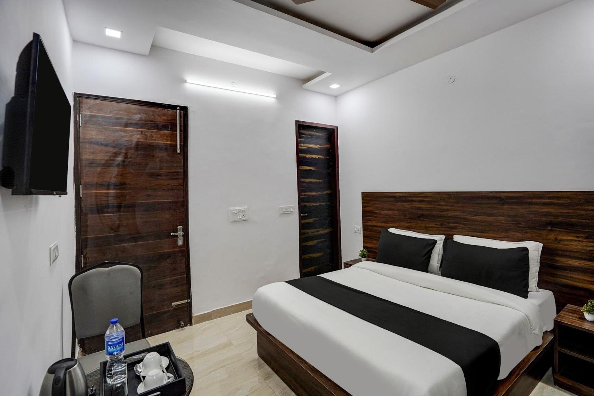 Townhouse Cloud Bay Hotel Gurgáon Kültér fotó